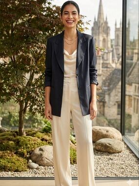 Madison Gray VINTAGE 100% silk Elegant Black two button Blazer. EUC size 8
